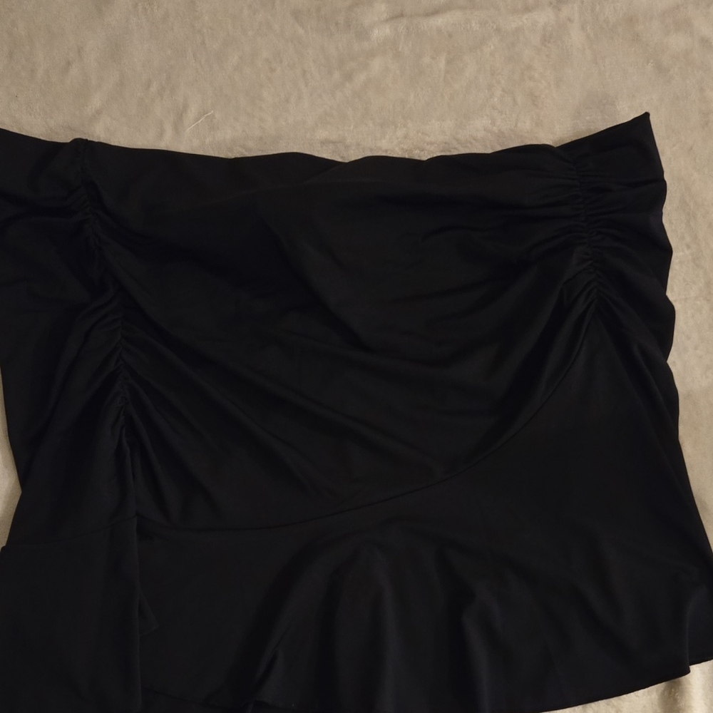 Elegant Black Ruched Skirt
